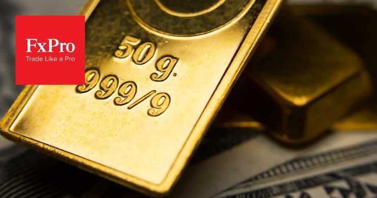 Аналитики FxPro: золото укрепляет свои позиции