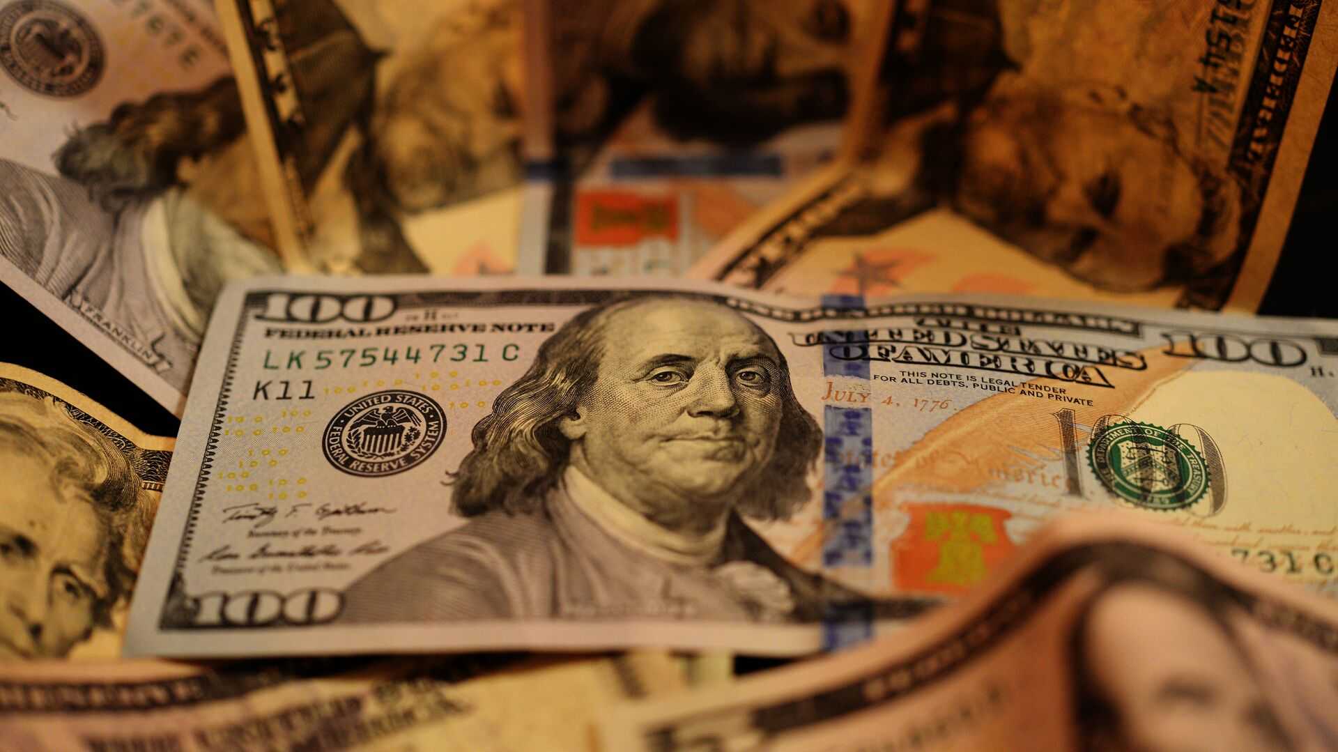 US dollar strengthens amid upbeat service sector data and market optimism