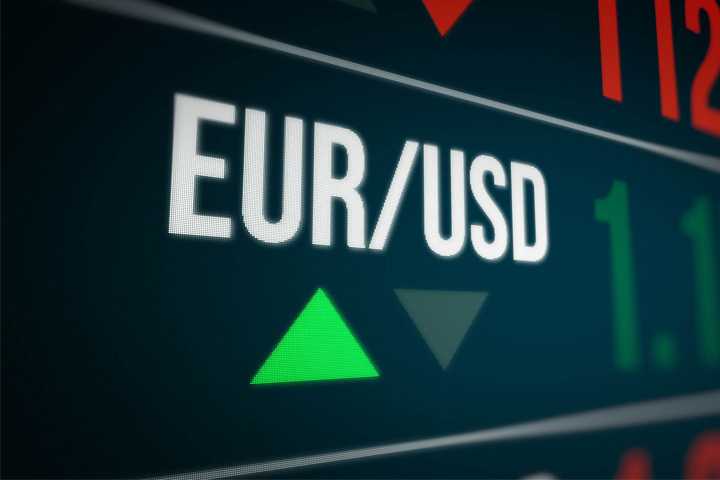 EUR/USD prepares for breakthrough as U.S. economic data approaches